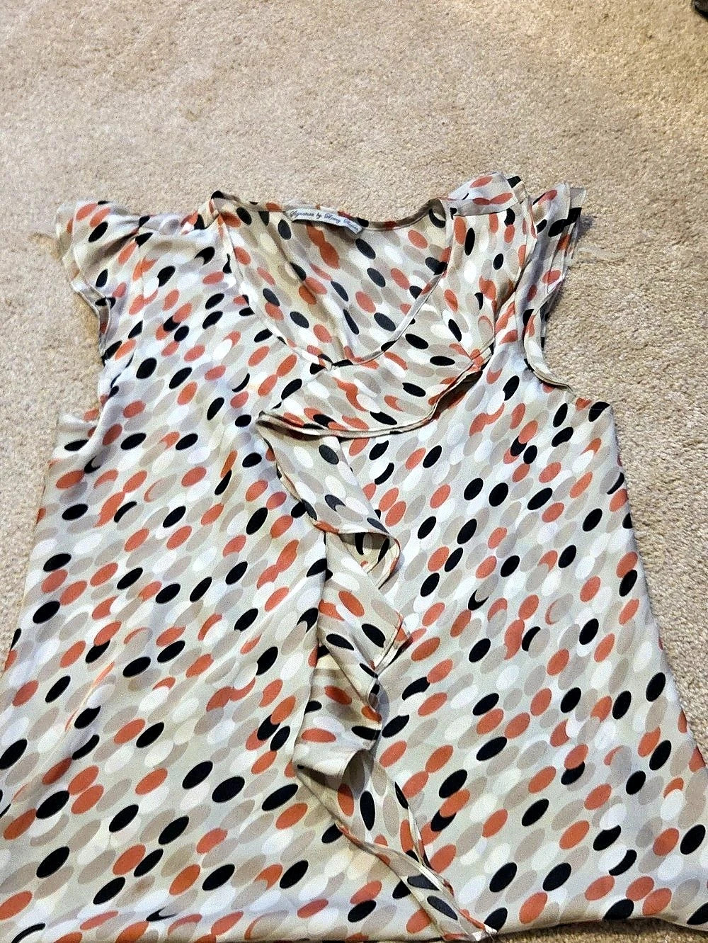 Larry Levine Printed Ruffle Blouse - Picture 2 of 6
